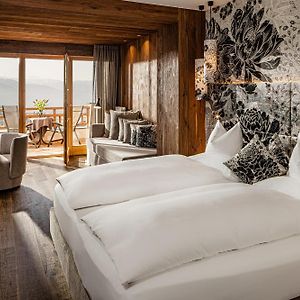 Zimmer mit Kingsize-Bett